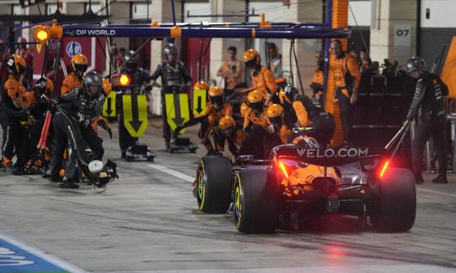 包含梅赛德斯完胜迈凯伦，塞恩斯状态火热的词条